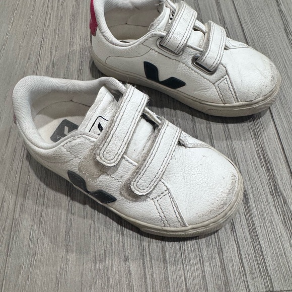 Veja Toddler Kids White, Red and Blue Velcro Sneakers - Picture 3 of 6